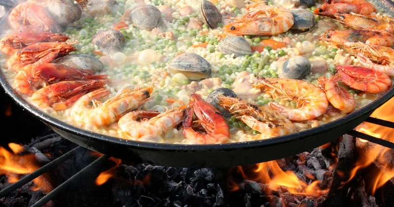 Comment reconnaître une vraie paella avant même de vous asseoir