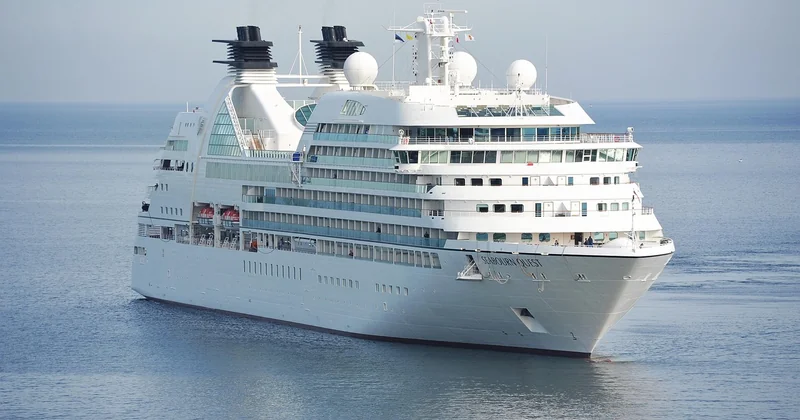 Croisière liveaboard ou plongée depuis la côte : que choisir ?