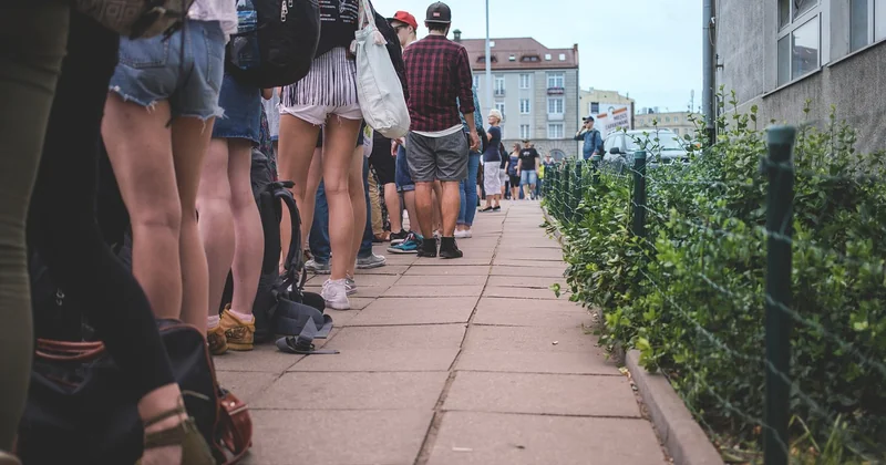 Comment éviter les files d'attente sans payer de supplément